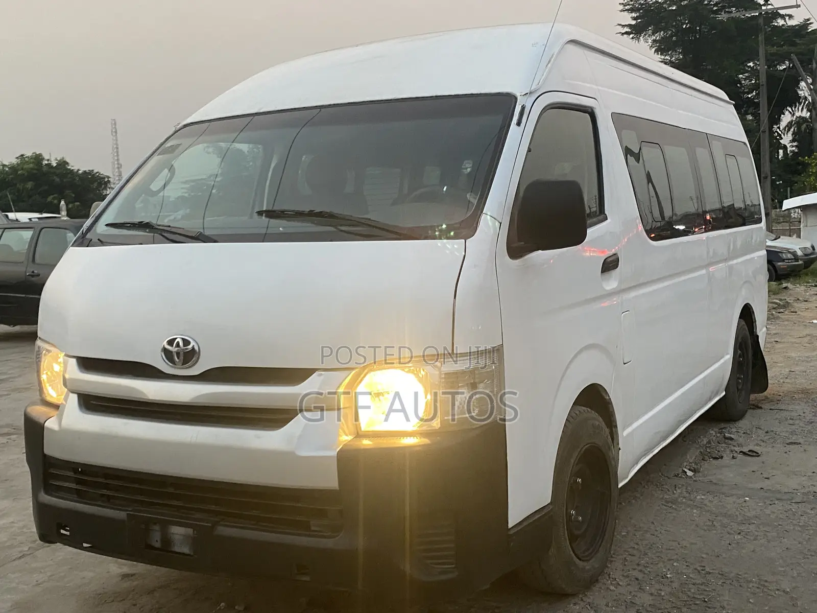 Toyota HiAce 2015 White