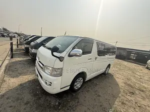 Toyota HiAce 2010 White