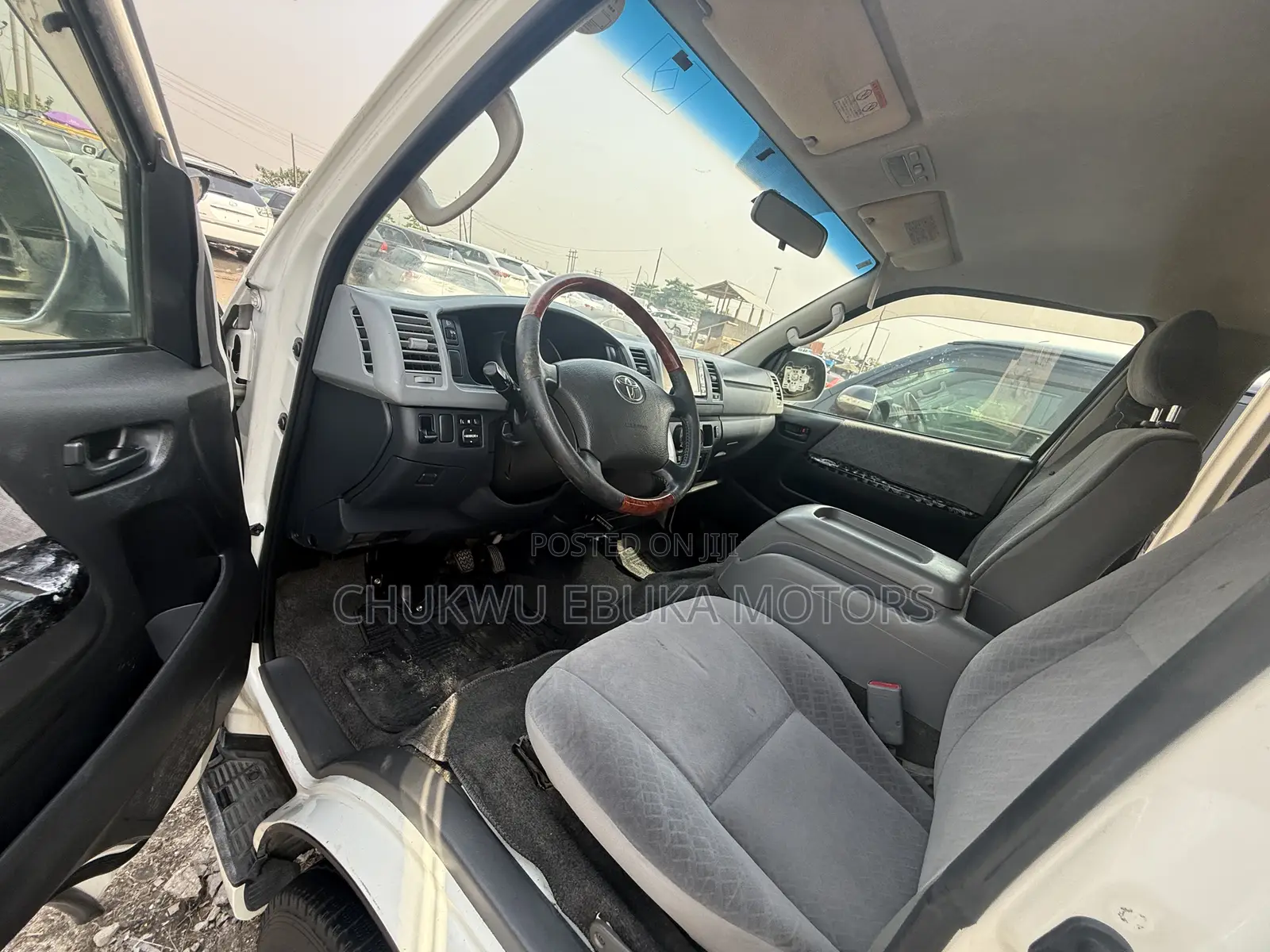 Toyota HiAce 2010 White