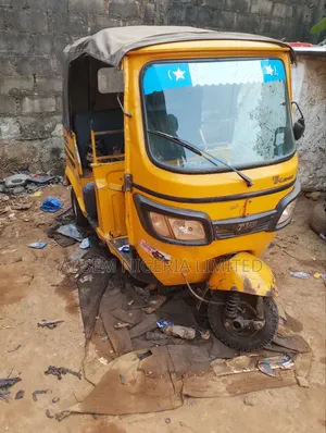 TVS Apache 160 4V 2024 Yellow