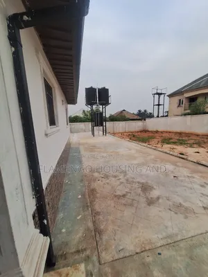 3bdrm Block of Flats in Benin City for rent