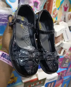 Children and Teenagers School Shoe Ams