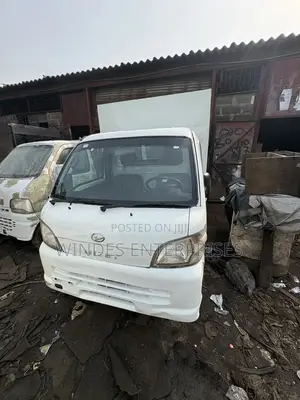 Hijet Daihatsu Mini Truck 2012 + Container Body