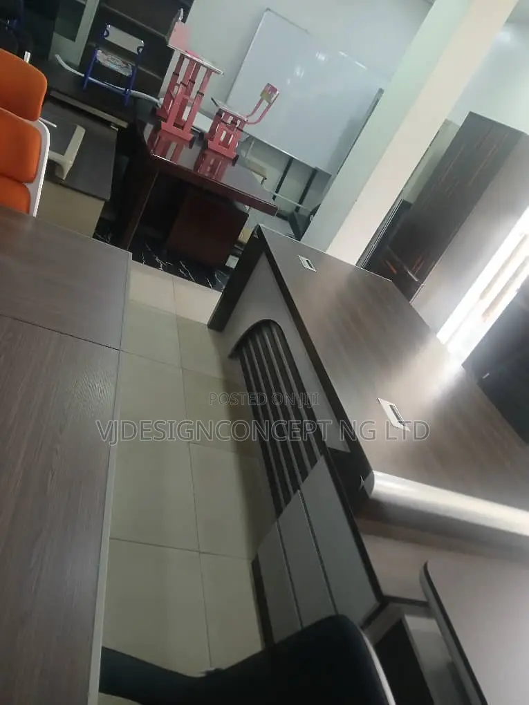 Office Furnitures Table