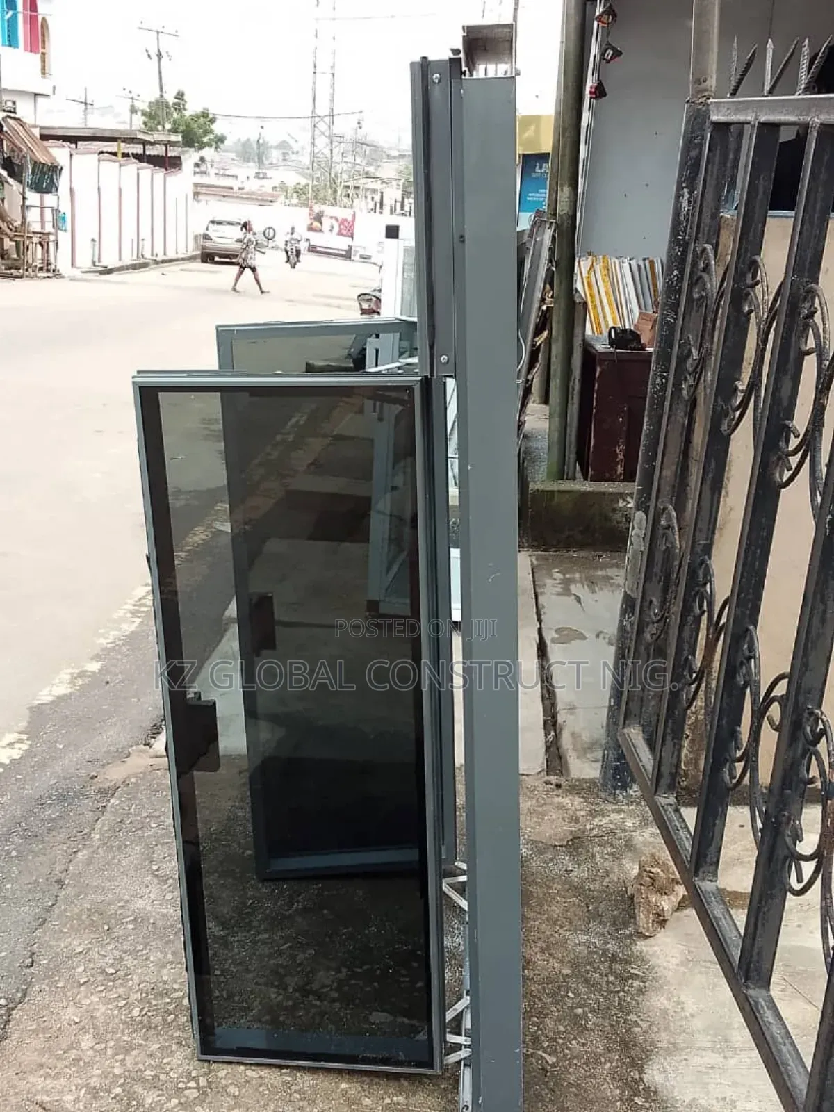 Frameless Window With Inner Burglary and Net