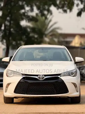 Toyota Camry SE w/Special Edition Pkg (2.5L 4cyl 6A) 2016 White