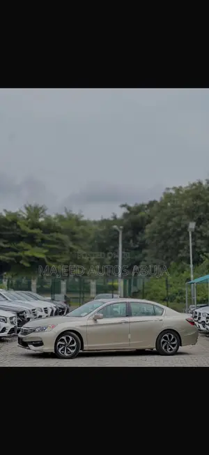 Honda Accord Touring V6 4dr Sedan FWD (3.5L 6cyl 6A) 2017 Gold