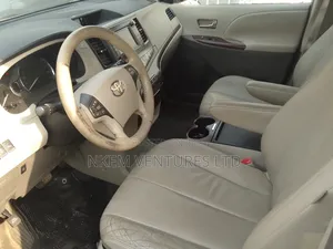 Toyota Sienna XLE 7 Passenger 2011 Red