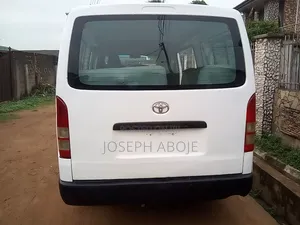 Toyota HiAce 2010 White