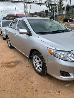 Toyota Corolla LE 4dr Sedan (1.8L 4cyl 4A) 2010 Silver