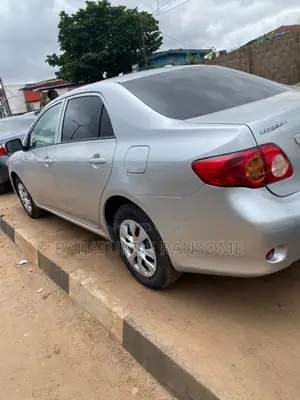 Toyota Corolla LE 4dr Sedan (1.8L 4cyl 4A) 2010 Silver