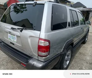 Nissan Pathfinder 2004 Silver