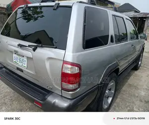 Nissan Pathfinder 2004 Silver
