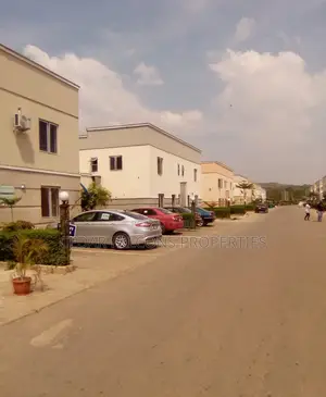 4bdrm Duplex in Mab Global/Brains &, Life Camp for sale