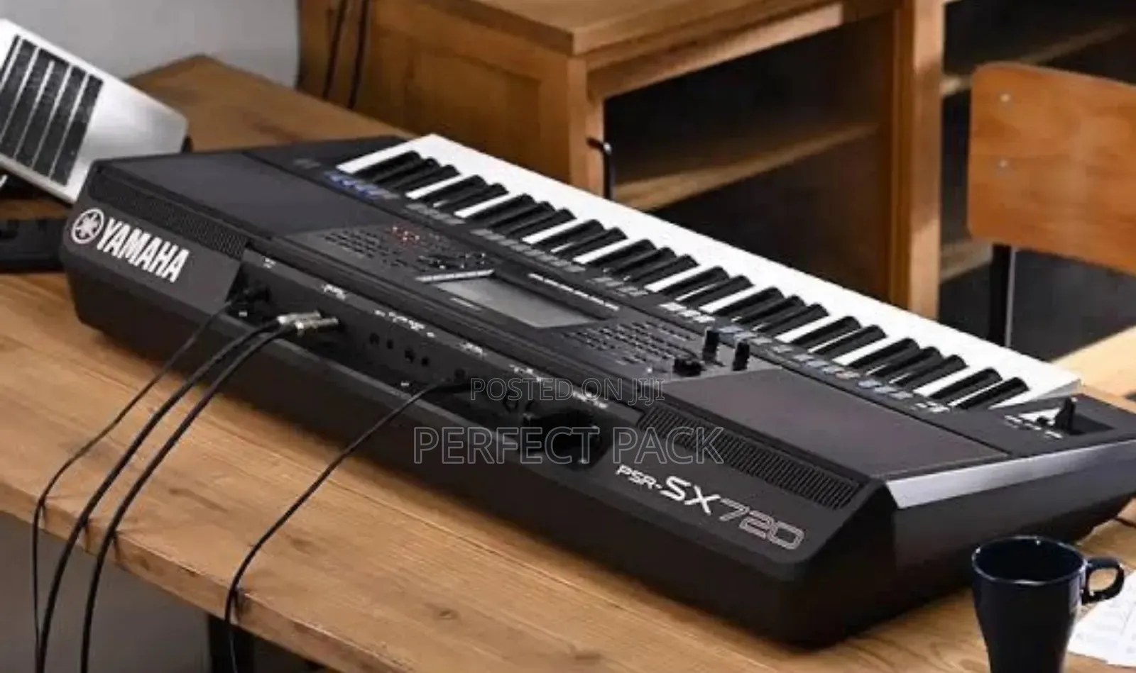PSR-Sx720 61-Key Arranger Keyboard.