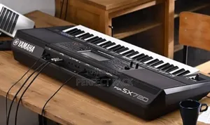 PSR-Sx720 61-Key Arranger Keyboard.