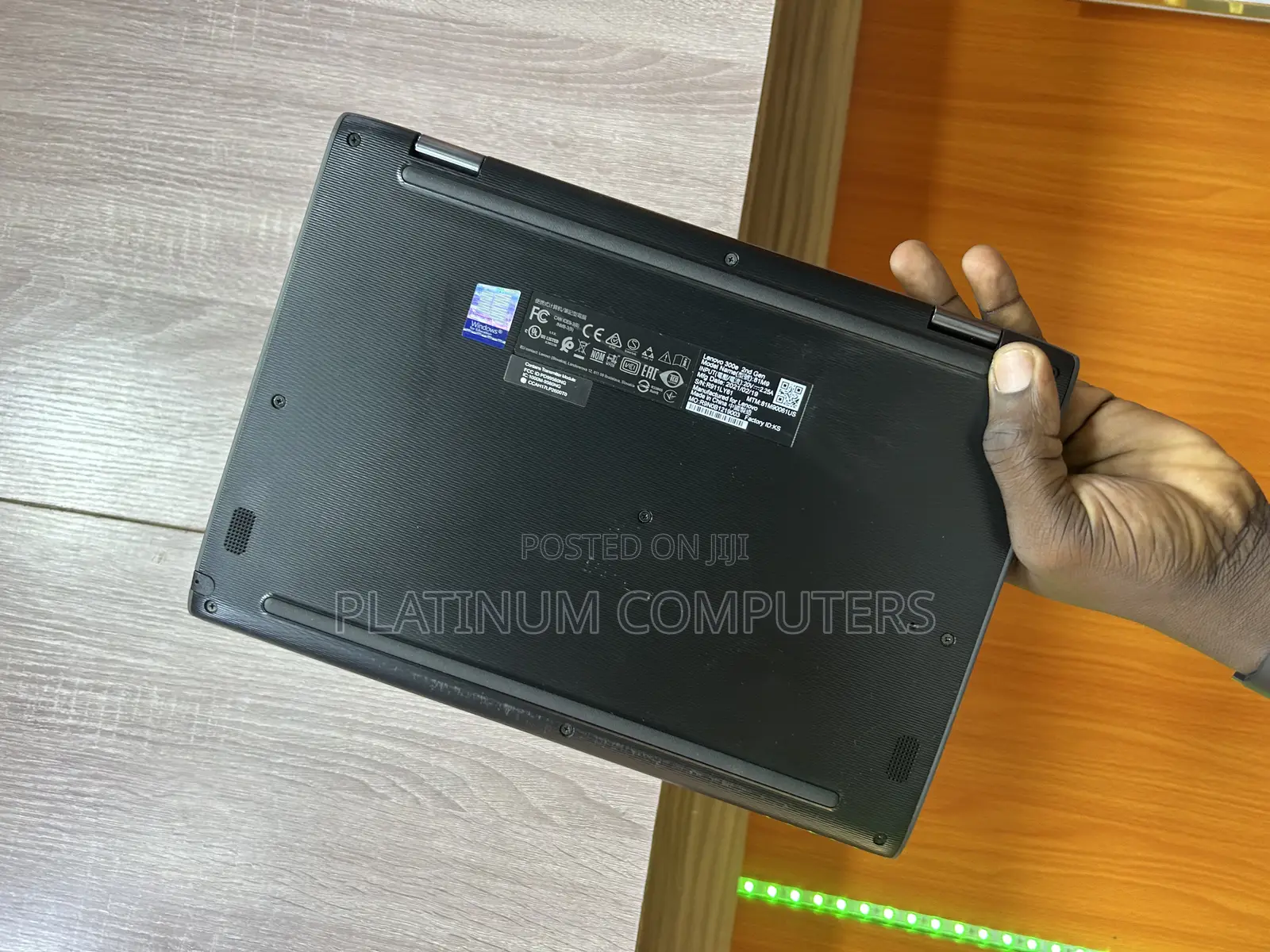 Laptop Lenovo 300e 4GB Intel Celeron SSD 60GB