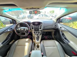 Ford Focus 2012 Gray