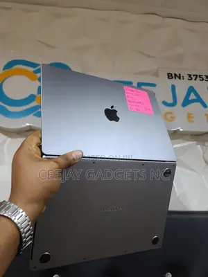 Laptop Apple MacBook Pro 2023 M3 8GB Apple M3 SSD 1T