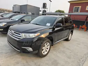 Toyota Highlander 3.5L 4WD 2013 Black