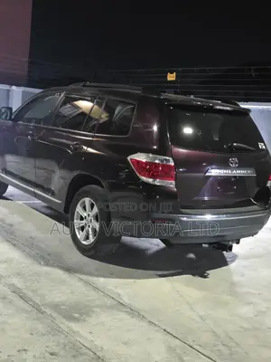 Toyota Highlander SE 2012 Maroon