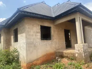 5bdrm Block of Flats in Benin City for sale