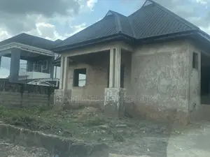 5bdrm Block of Flats in Benin City for sale