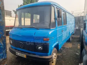 Mercedes-Benz T2 2000 Blue