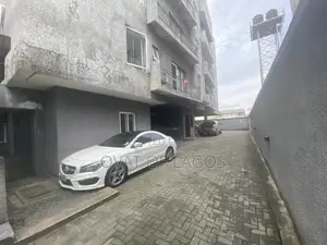 3bdrm Block of Flats in Victoria Island for sale
