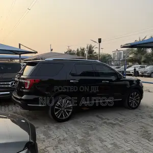 Ford Explorer Platinum AWD 2018 Black