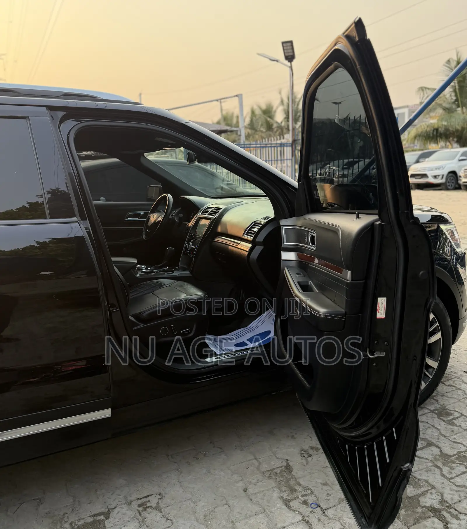 Ford Explorer Platinum AWD 2018 Black