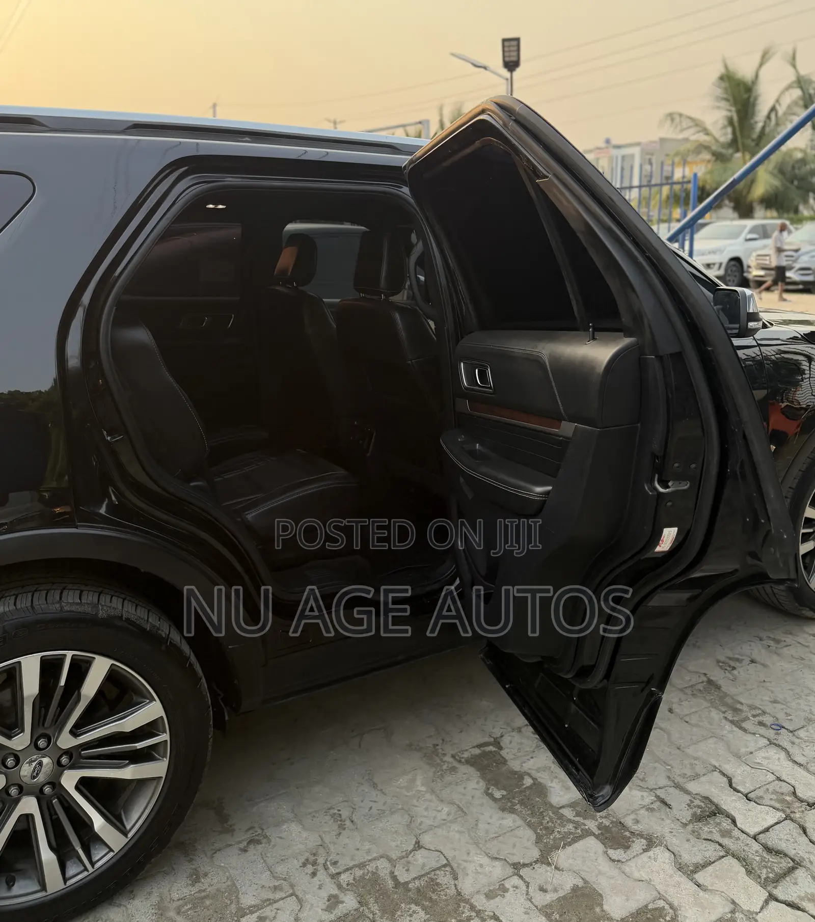 Ford Explorer Platinum AWD 2018 Black