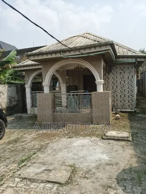 4bdrm Bungalow in Ipaja / Ipaja for sale