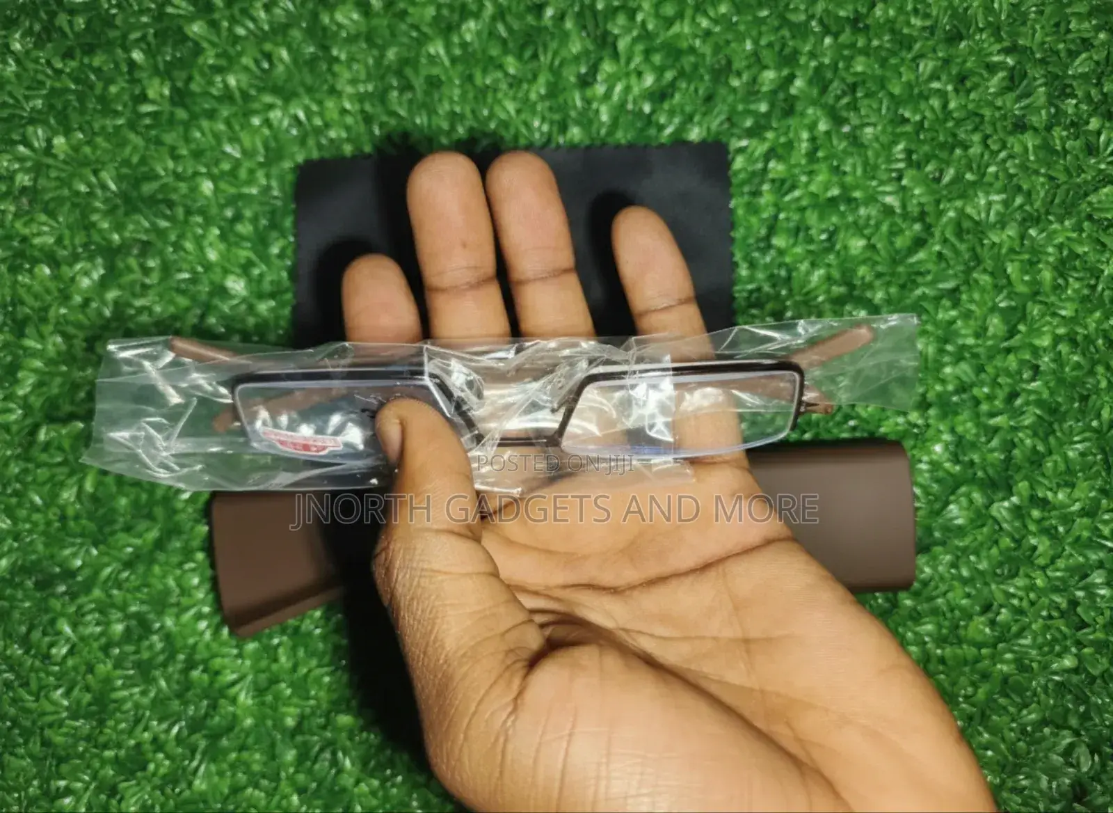 Premium Fashion Eyeglass Frame With Protective Cover