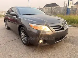 Toyota Camry LE 4dr Sedan (2.5L 4cyl 6AM) 2010 Gray
