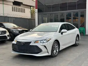 Toyota Avalon XLE 2021 White