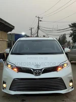 Toyota Sienna Limited Premium 7 Passenger (3.5L 6cyl 8A) 2016 White