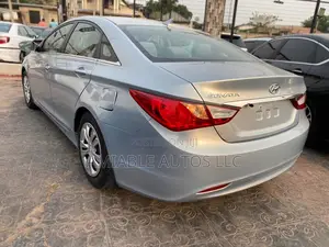Hyundai Sonata SE Sedan FWD (2.4L 4cyl 6A) 2011 Blue