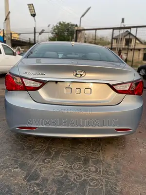 Hyundai Sonata SE Sedan FWD (2.4L 4cyl 6A) 2011 Blue