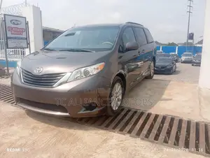 Toyota Sienna LE 8 Passenger 2011 Gray