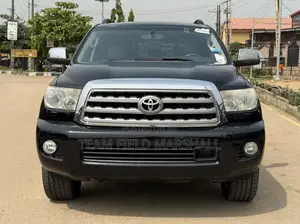 Toyota Sequoia Platinum 4dr SUV (5.7L 8cyl 6A) 2010 Black