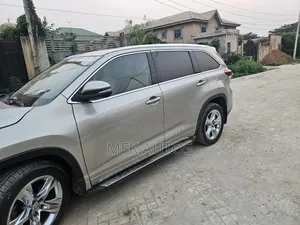 Toyota Highlander Limited 4dr SUV AWD (3.5L 6cyl 6A) 2015 Gold