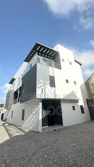 3bdrm Block of Flats in Ikota for sale