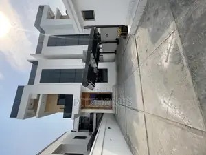 5bdrm Duplex in Lekki for sale