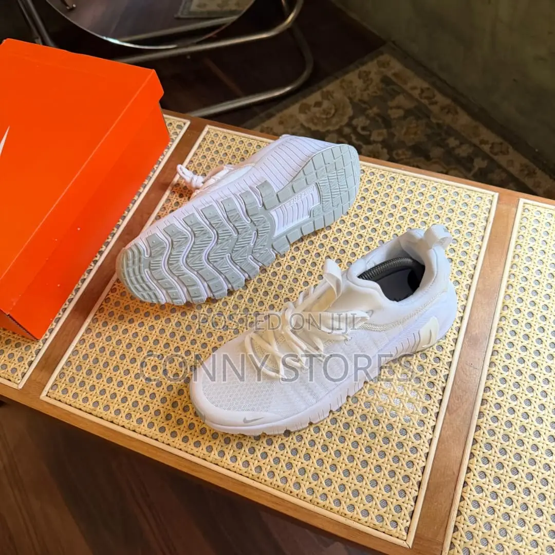 Cop the Nike Free Metcom 6 in Trippie White
