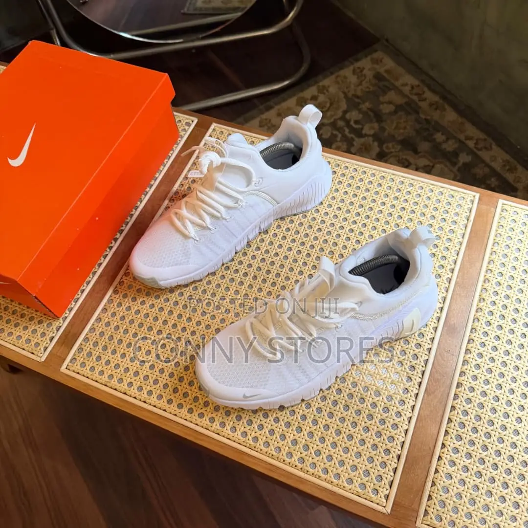 Cop the Nike Free Metcom 6 in Trippie White
