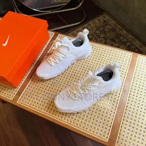 Cop the Nike Free Metcom 6 in Trippie White