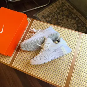 Cop the Nike Free Metcom 6 in Trippie White