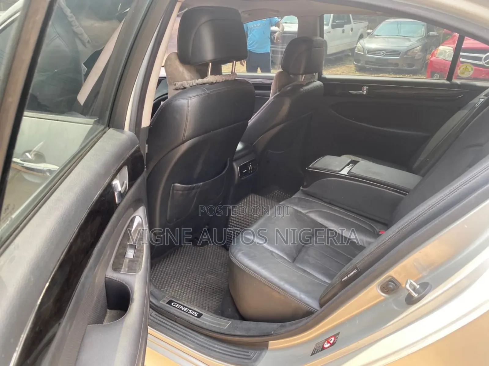 Hyundai Genesis 3.8 2011 Silver