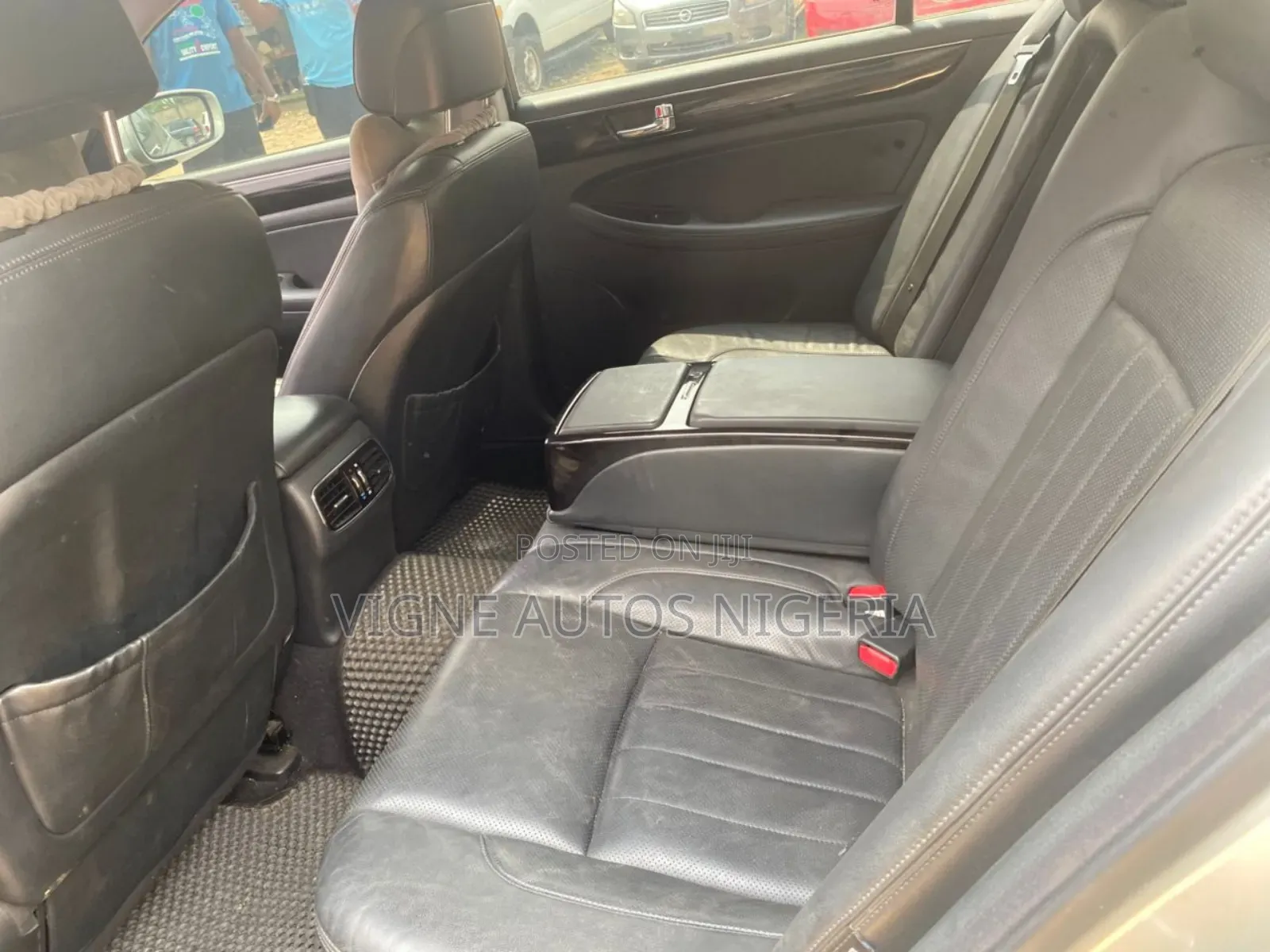 Hyundai Genesis 3.8 2011 Silver